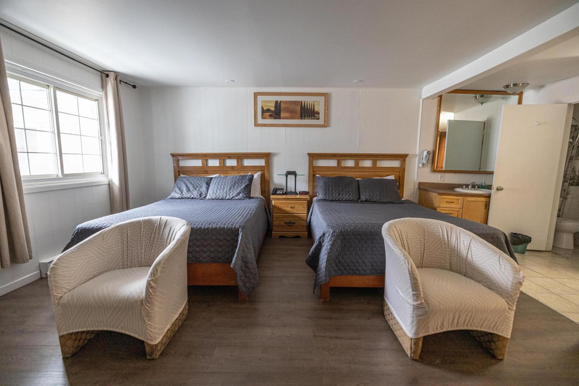 Motel Deblois Sainte-Anne-de-Beaupre Exterior photo