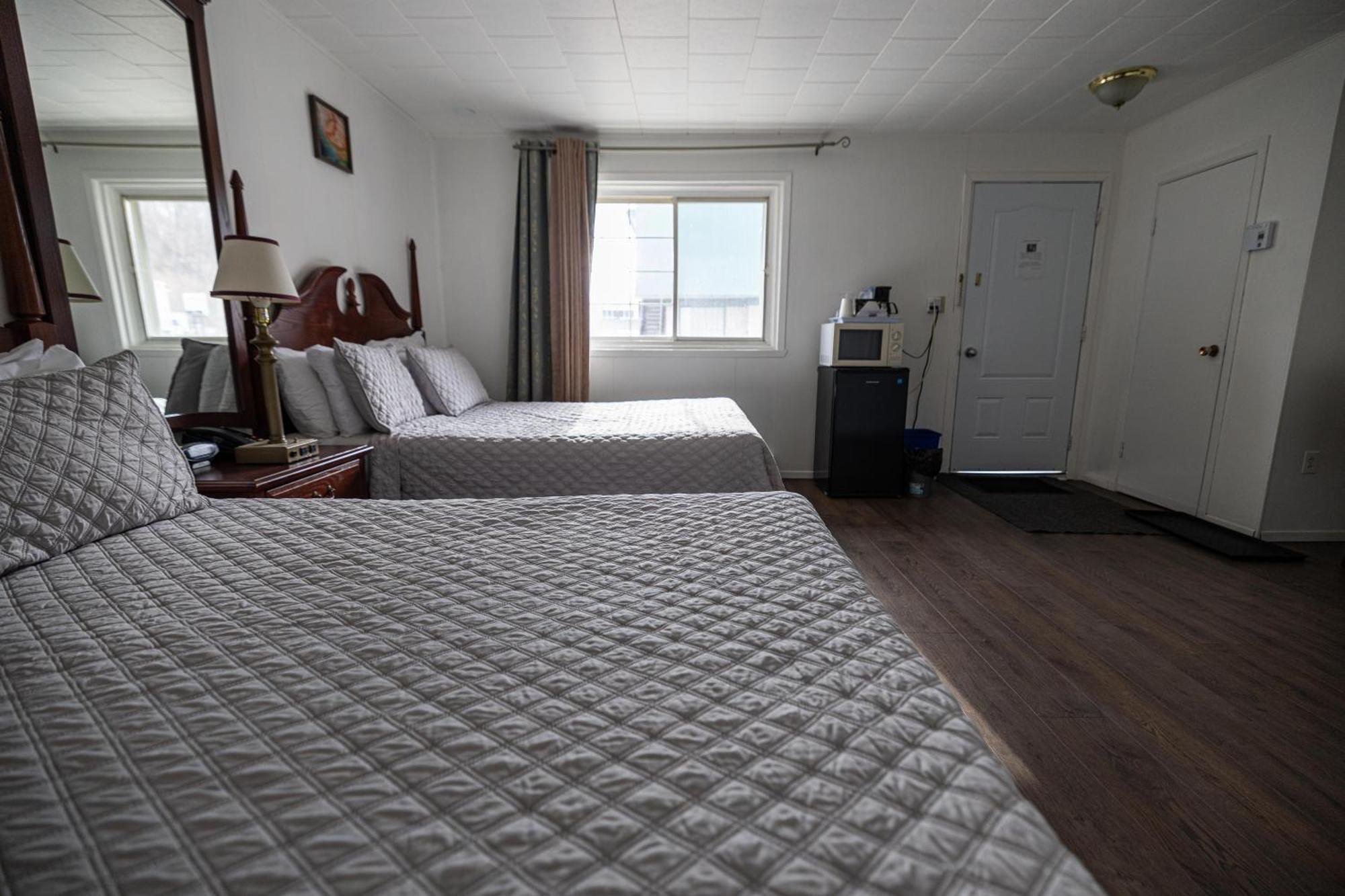 Motel Deblois Sainte-Anne-de-Beaupre Exterior photo