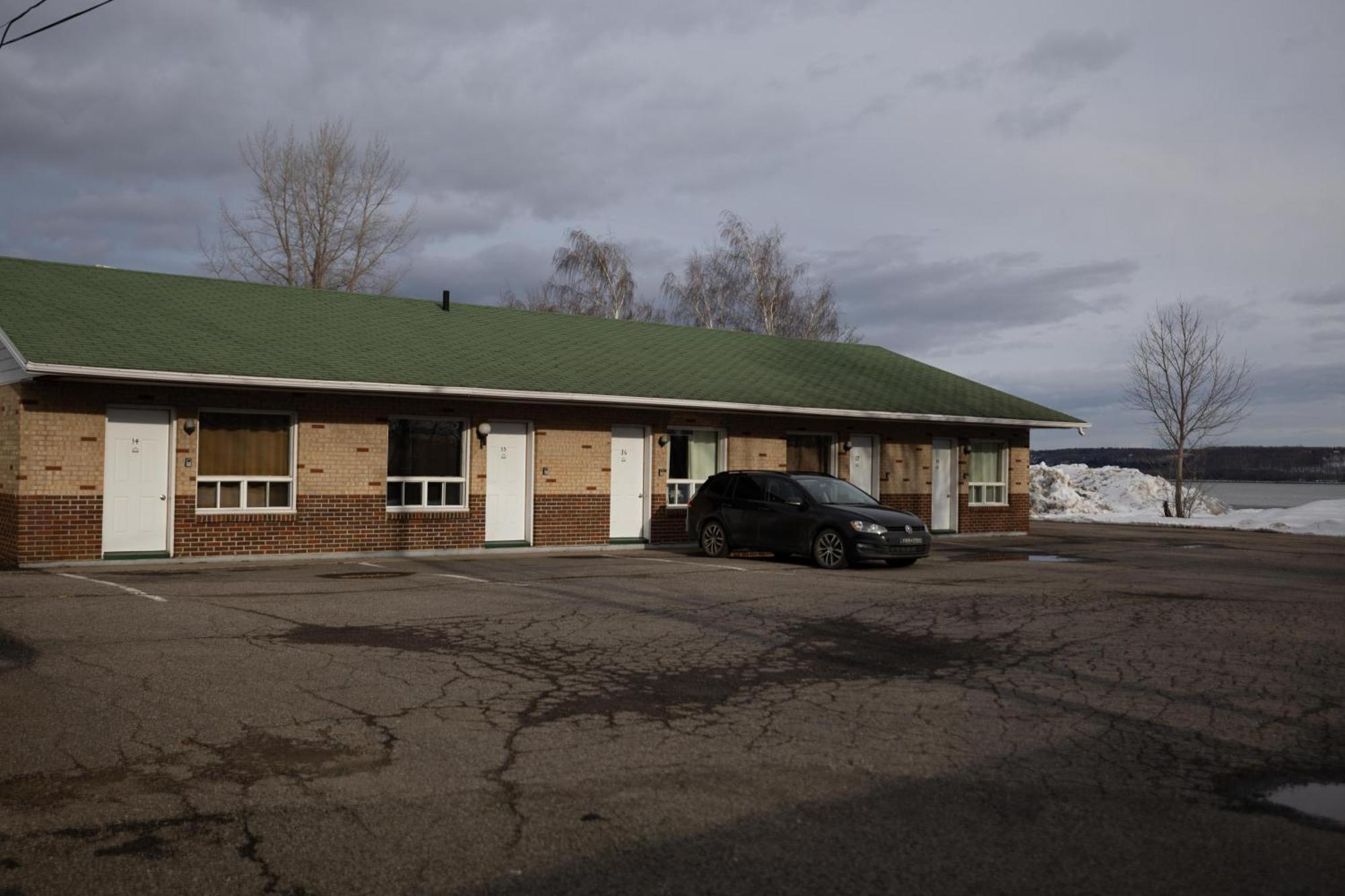 Motel Deblois Sainte-Anne-de-Beaupre Exterior photo